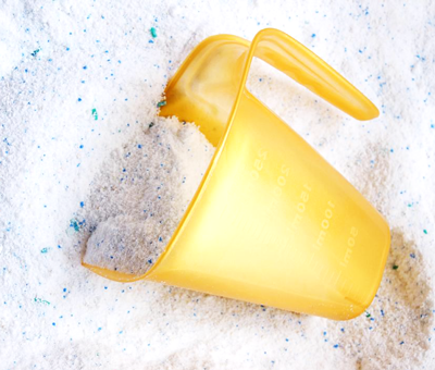 yellow-scoop-in-laundry-powder
